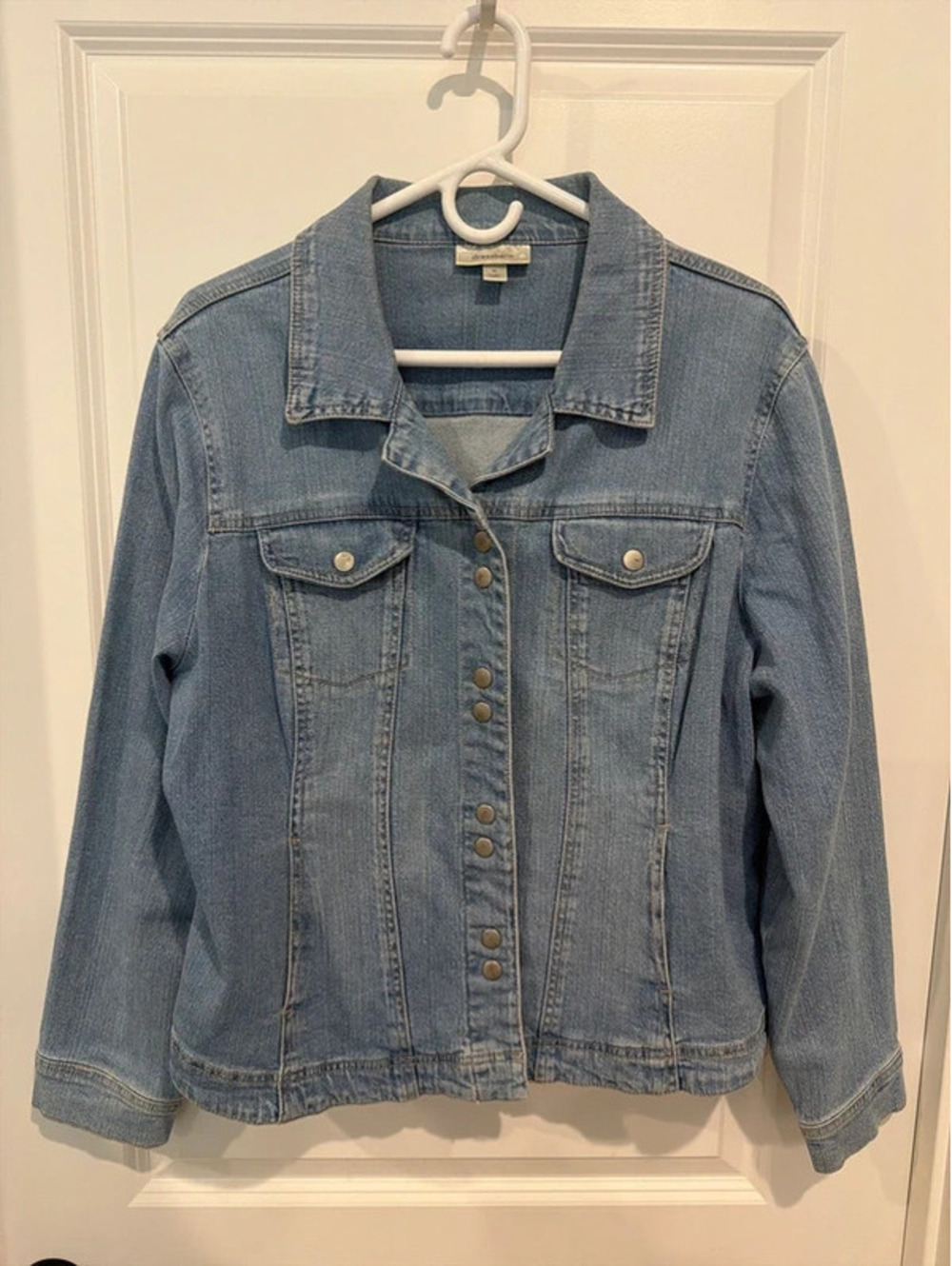 Dressbarn Women’s XL Light Wash Denim Jean Jacket Snap Front Classic Trucker